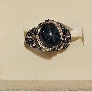 Size 7 Elegant Silver and Black Women's Ring